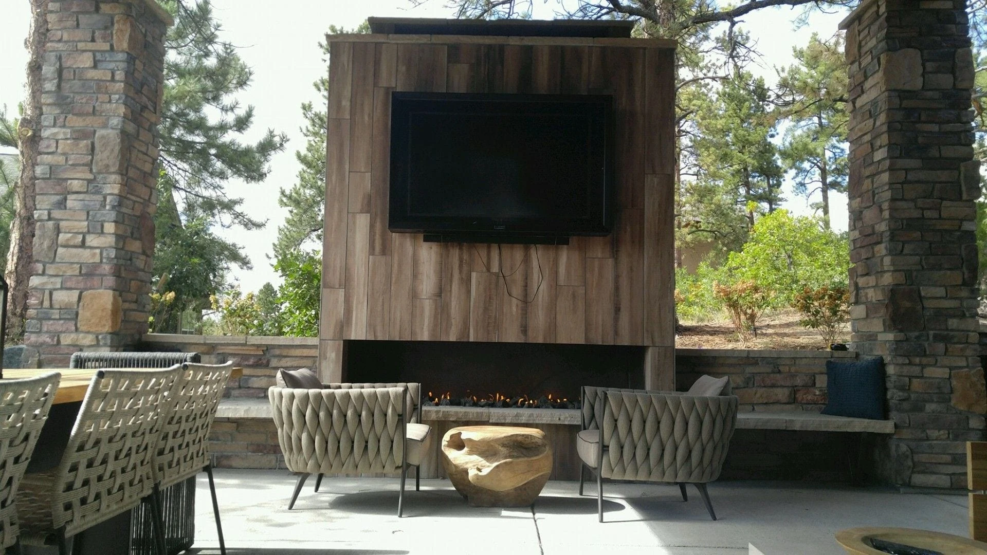 Outdoor Fireplaces - Custom outdoor fireplace design and construction