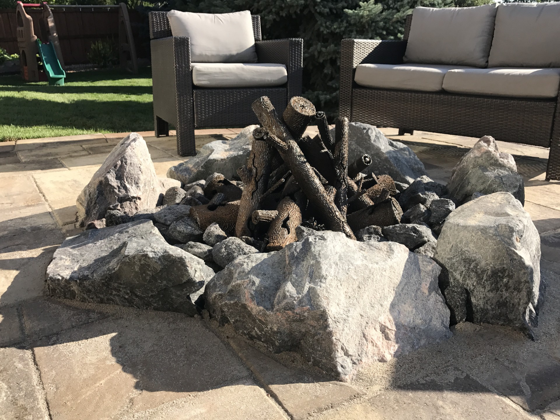 Rustic fire pit design