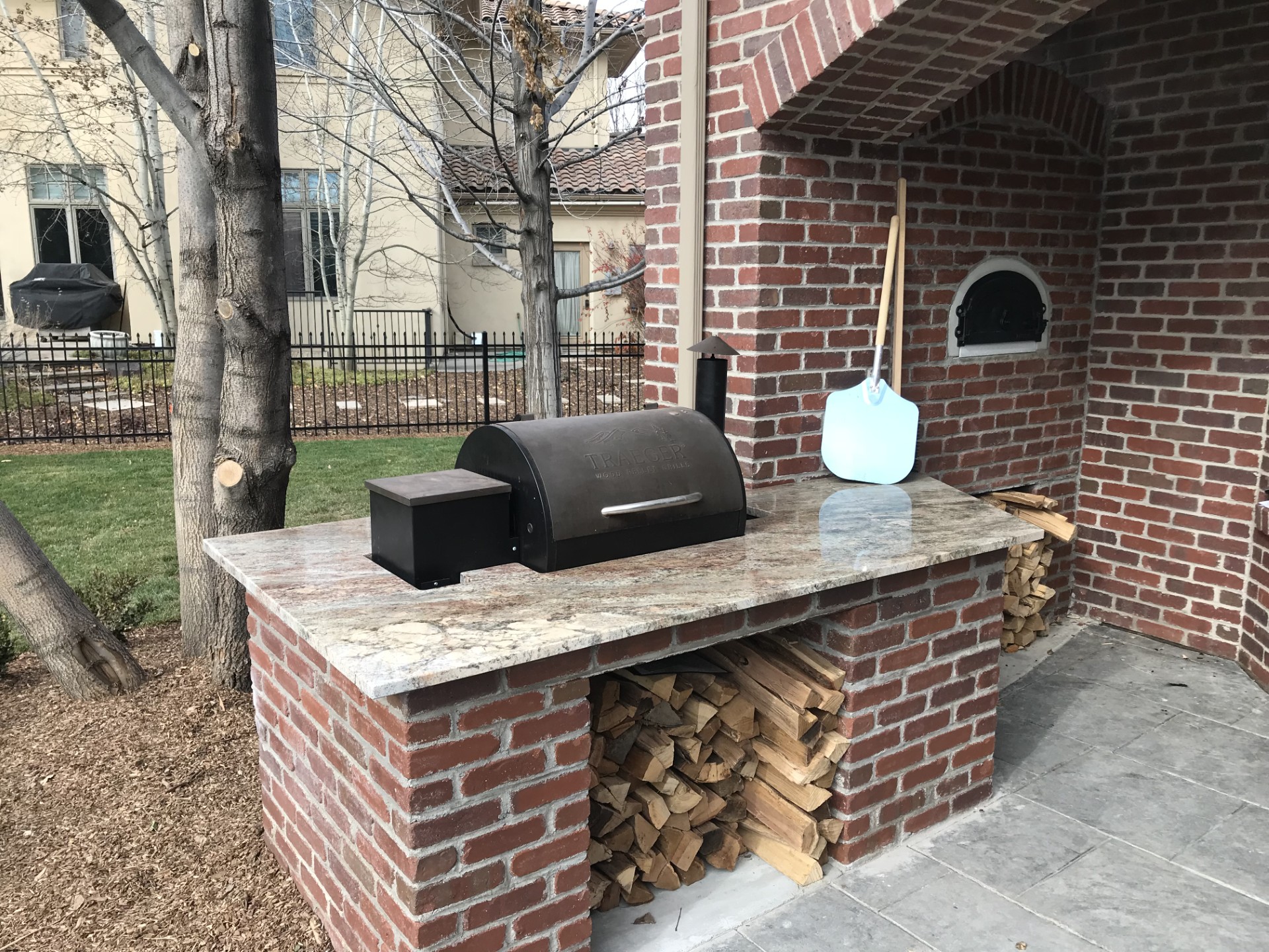 Simple outdoor grill island